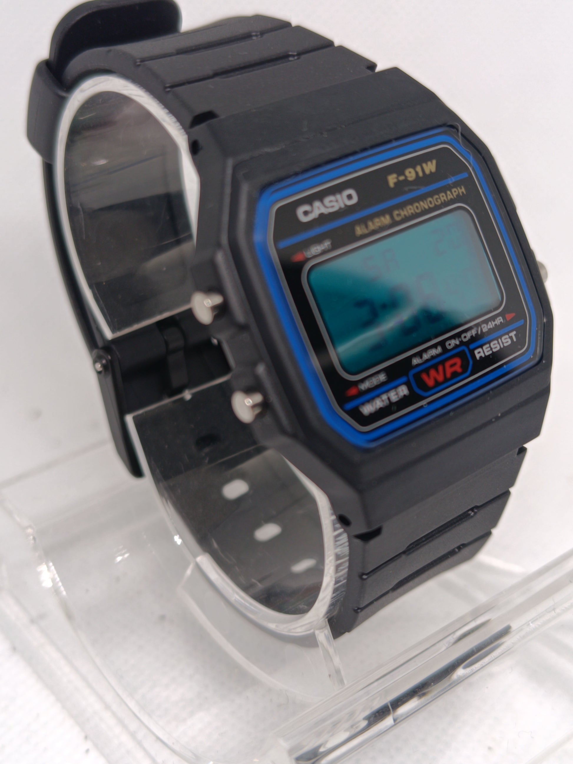 Casio F-91W with peacock modified screen