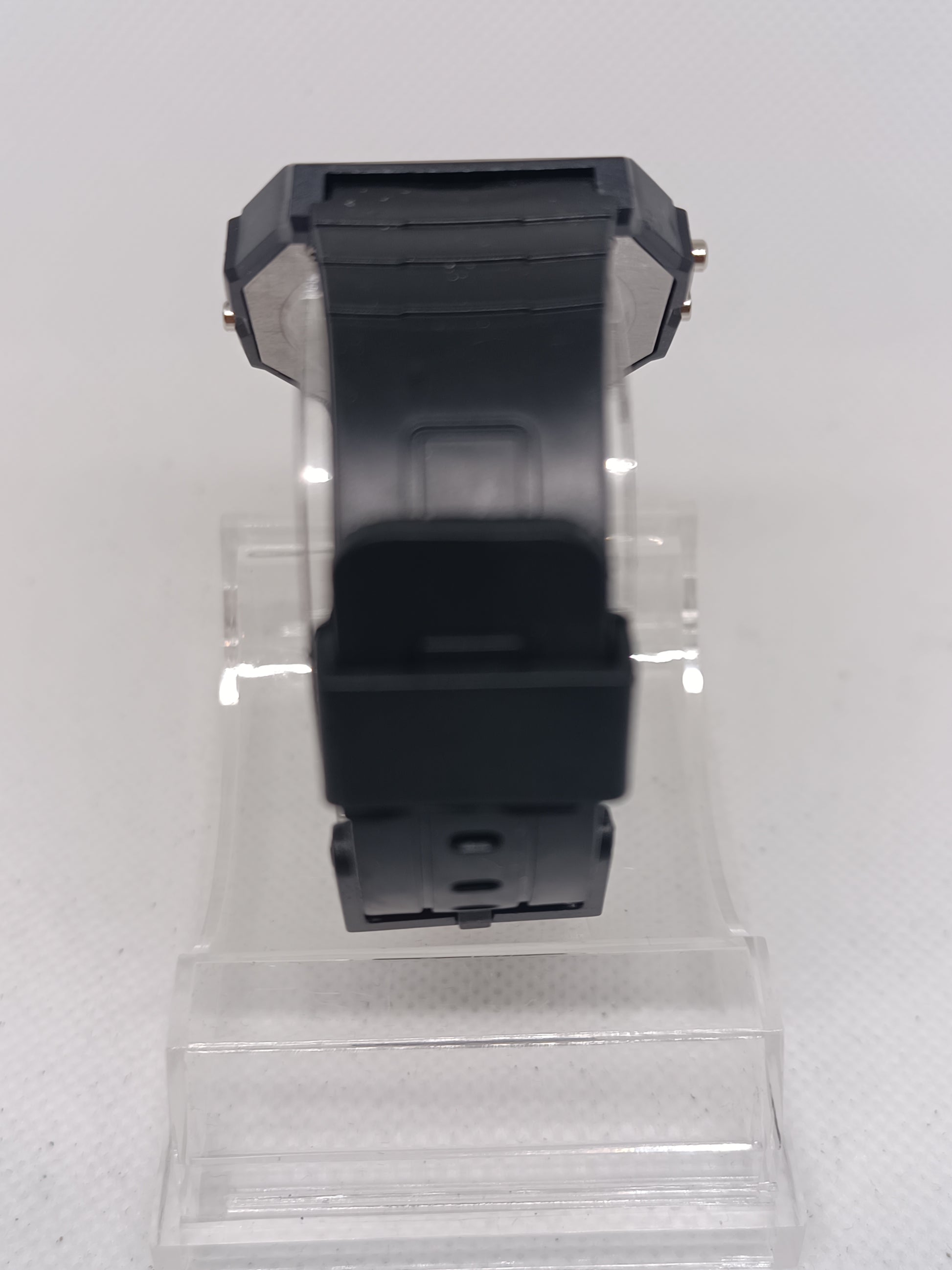 Casio style watch with green screen mod