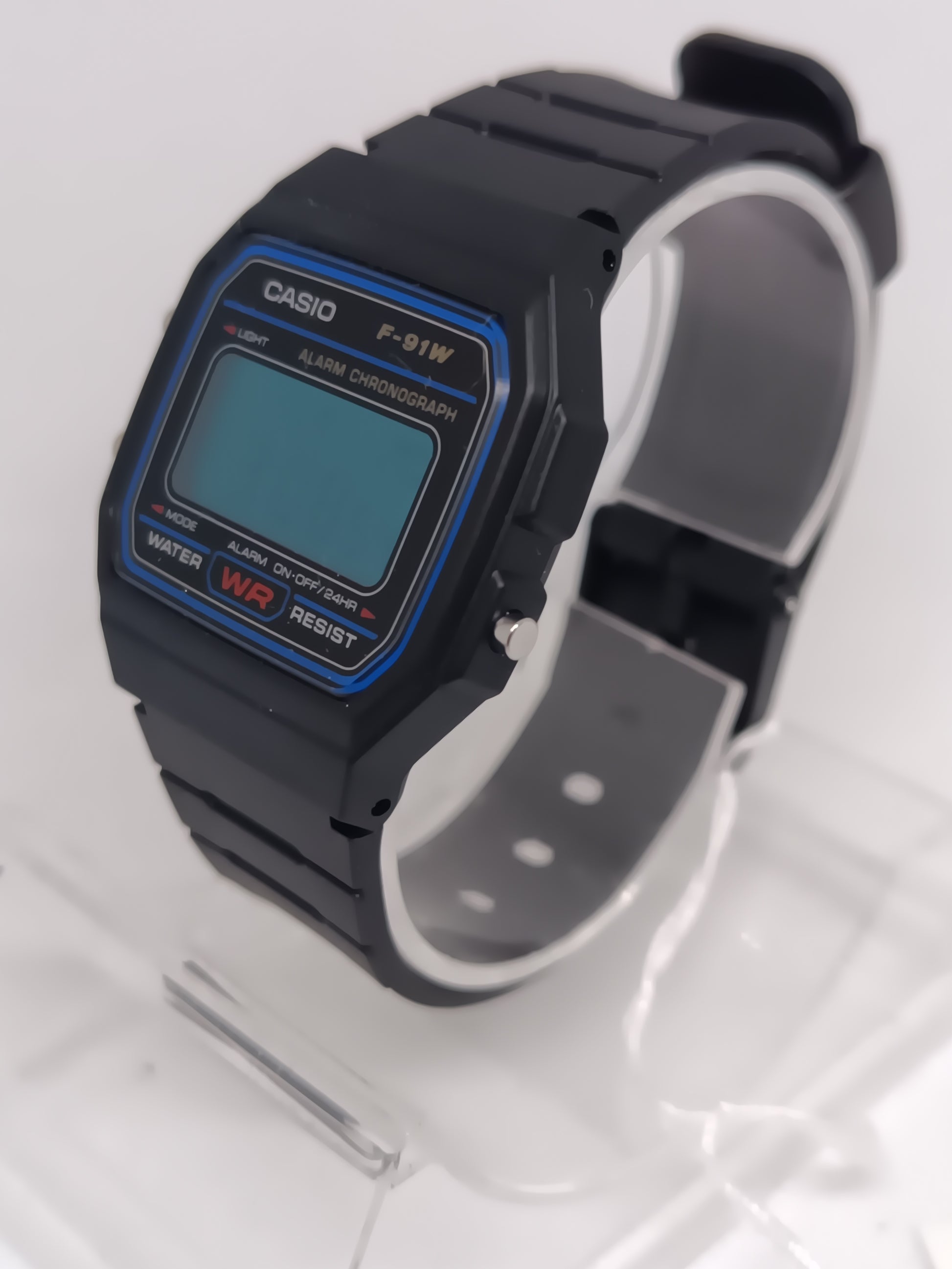 Casio F-91W with peacock modified screen