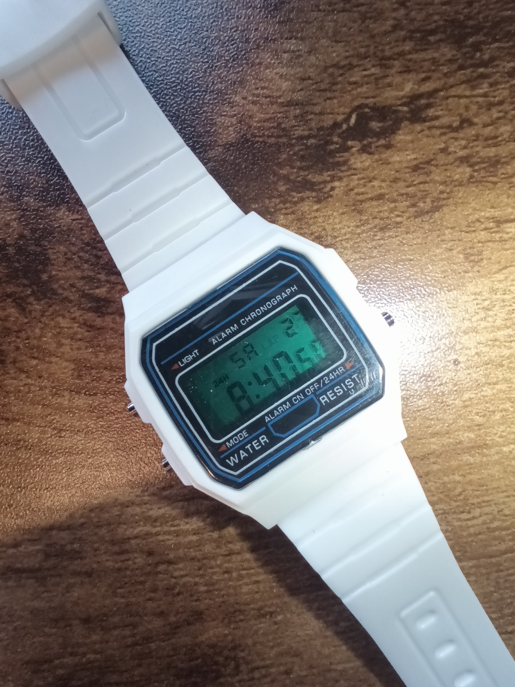 Casio style watch with green screen mod
